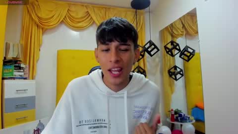 E L I A S online show from February 2025 03:42:01 AM