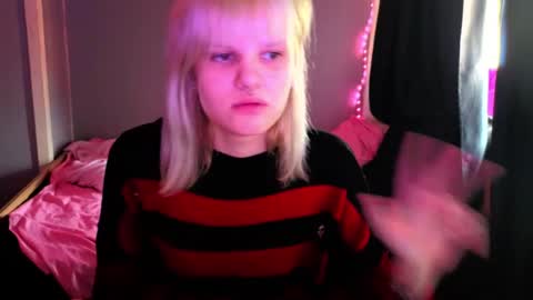 elieiza_xo online show from April 2026 10:08:02 AM