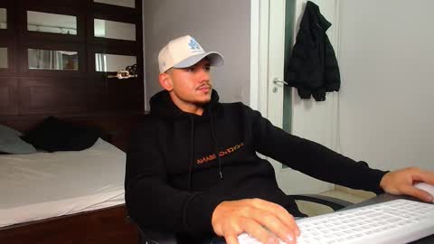 ElijahThorne online show from February 2026 05:44:02 AM