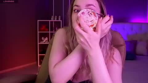 Elina online show from September 2025 01:10:01 AM