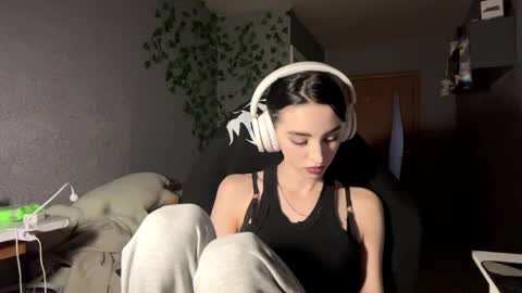 Snapshot of elinorashfield chatting on May 2026 10:10:01 AM Milica online show from May 2026 10:10:01 AM
