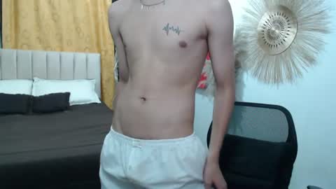 Snapshot of elio_collem chatting on July 2026 10:39:01 AM ELIO online show from July 2026 10:39:01 AM