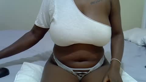 Snapshot of elisa044 chatting on December 2024 05:27:01 AM lisathegoddess online show from December 2024 05:27:01 AM