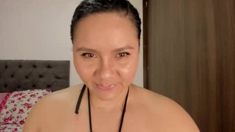 Snapshot of elisa_connors18 chatting on October 2025 01:44:02 AM online show from October 2025 01:44:02 AM