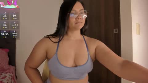 Snapshot of elisa_connors18 chatting on October 2025 04:33:01 AM online show from October 2025 04:33:01 AM