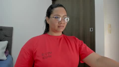 Snapshot of elisa_connors18 chatting on October 2025 12:57:01 AM online show from October 2025 12:57:01 AM