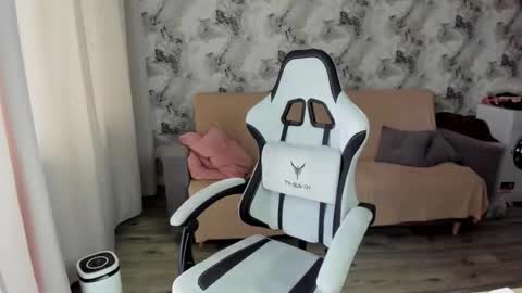 Aletta Oushen online show from September 2025 07:58:01 AM