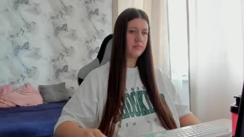 Snapshot of elisa_kollin chatting on July 2026 10:17:01 AM Aletta Oushen online show from July 2026 10:17:01 AM