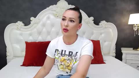Snapshot of elisabethswan chatting on October 2025 08:35:01 AM Krissy online show from October 2025 08:35:01 AM