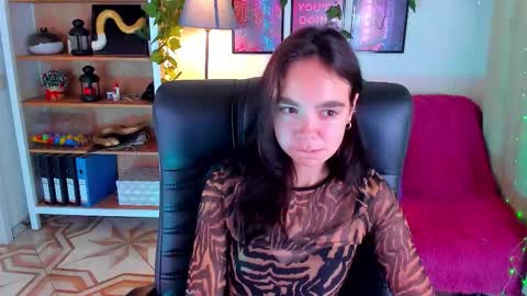 Elise online show from September 2025 03:12:02 PM