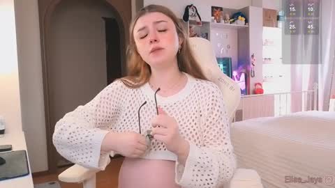 Elise    online show from October 2025 12:15:02 PM