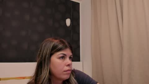 Elly online show from April 2026 06:10:01 PM