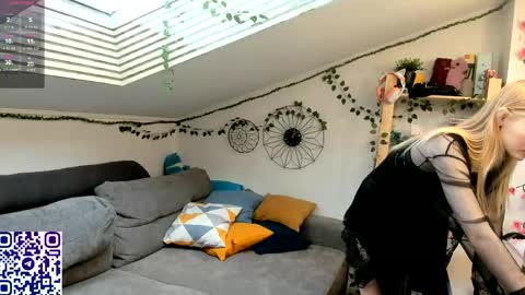 Snapshot of eliteeros chatting on May 2026 12:10:02 PM EliteEros online show from May 2026 12:10:02 PM