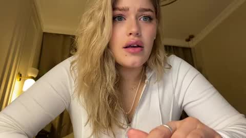 Stephanie online show from April 2026 07:28:02 PM