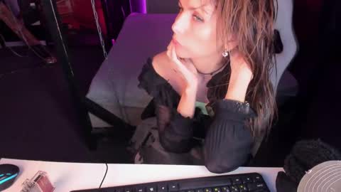 Elizabethangel online show from March 2025 12:37:01 PM