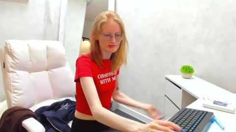 Elizabeth online show from March 2025 03:07:01 PM