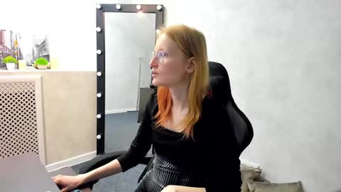 Elizabeth online show from March 2025 12:58:02 AM