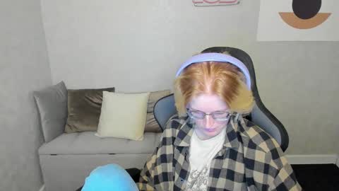 Elizabeth online show from September 2025 01:52:01 AM