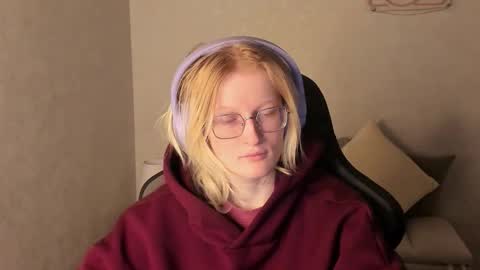 Elizabeth online show from November 2025 01:05:02 AM