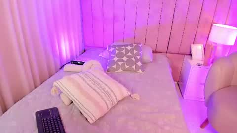 Snapshot of elizabeth_roche chatting on July 2026 02:27:01 PM elizabeth_roche online show from July 2026 02:27:01 PM