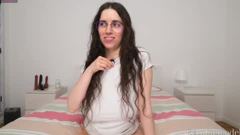 Snapshot of elizathemodel chatting on January 2025 04:00:02 PM Eliza online show from January 2025 04:00:02 PM