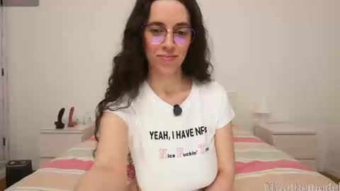 Snapshot of elizathemodel chatting on February 2025 03:52:01 PM Eliza online show from February 2025 03:52:01 PM