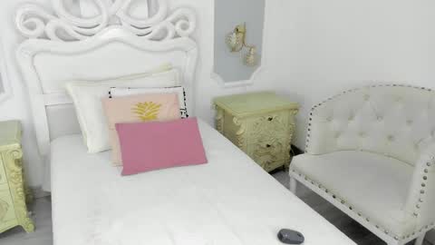 elizathx online show from April 2026 12:25:01 PM