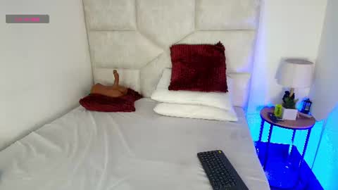 Snapshot of elizawiliamst chatting on July 2026 12:44:01 PM Eliza online show from July 2026 12:44:01 PM