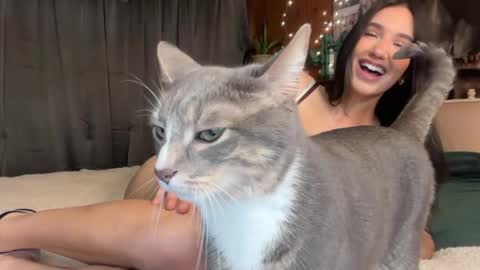 Ella online show from April 2026 02:07:02 PM