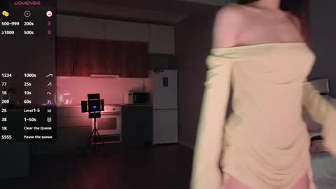 Lee online show from October 2025 02:45:02 AM