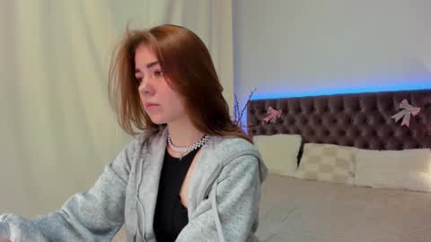 Ella Mayers online show from February 2025 10:32:01 PM