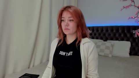 Ella Mayers online show from September 2025 12:18:01 PM