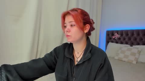 Ella Mayers online show from October 2025 12:15:02 PM