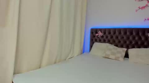 Ella Mayers online show from October 2025 12:41:02 PM