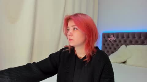 Ella Mayers online show from October 2025 01:17:01 PM