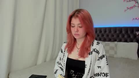 Ella Mayers online show from October 2025 02:30:01 PM