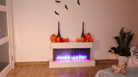 Ella online show from October 2025 07:42:02 PM