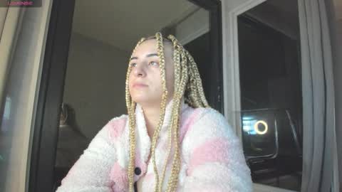 ella_vee online show from October 2025 02:34:01 AM