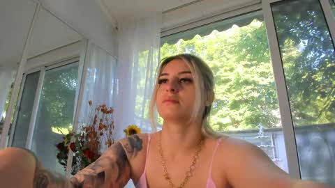 Snapshot of ella_vee chatting on May 2026 05:46:01 AM ella_vee online show from May 2026 05:46:01 AM