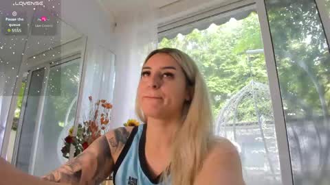 Snapshot of ella_vee chatting on June 2026 06:04:01 AM ella_vee online show from June 2026 06:04:01 AM