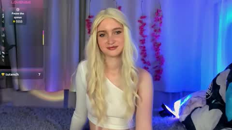 Ella online show from October 2025 03:45:02 PM