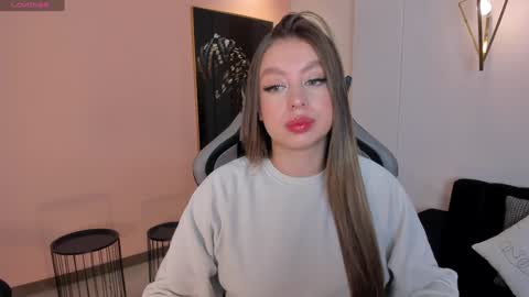 EllaClark online show from December 2024 07:00:01 PM