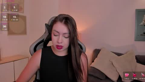 EllaClark online show from November 2025 06:21:01 PM