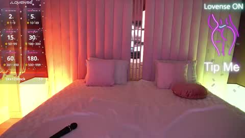 Snapshot of ellagoldenn chatting on November 2025 11:15:01 PM Ella online show from November 2025 11:15:01 PM