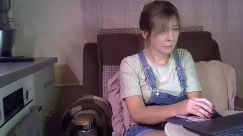 ellajohnsonx online show from December 2025 12:34:02 PM