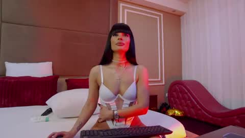 Snapshot of ellalux chatting on May 2026 04:31:02 AM ellalux online show from May 2026 04:31:02 AM