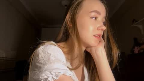 Ella online show from October 2025 07:12:01 PM