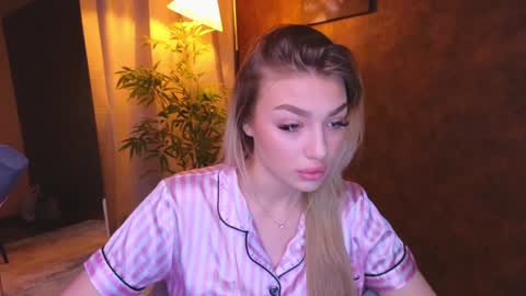 ellamilla online show from January 2025 08:24:01 AM