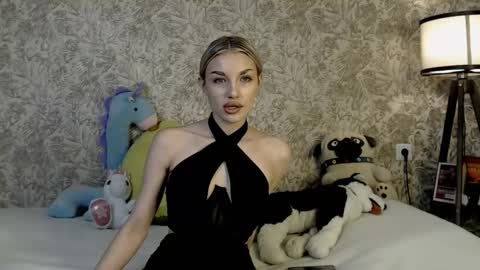 ellamilla online show from November 2025 10:25:01 AM