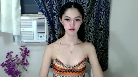 ELLA online show from October 2025 09:11:01 PM